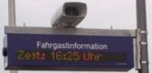 Dynamische Fahrgastinformation (DFI) am Bahnsteig 2 in Monzingen