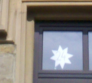 Der Stern des Adventskalenders im Rathaus am 24. 3. 2013