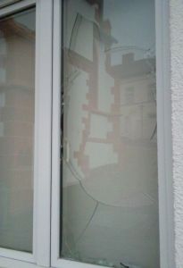 Fensterscheibe kaputt im Februar 2012
