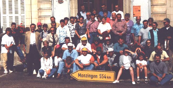 le nombre des participants  la visite d'amiti tait grand en 1998 dans les Entrains
