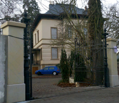 stilvolles Tor für die Villa Herold