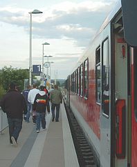 Bahnhof Monzingen - Bahnsteig1: zwei Neuerungen beim neuen Fahrplan